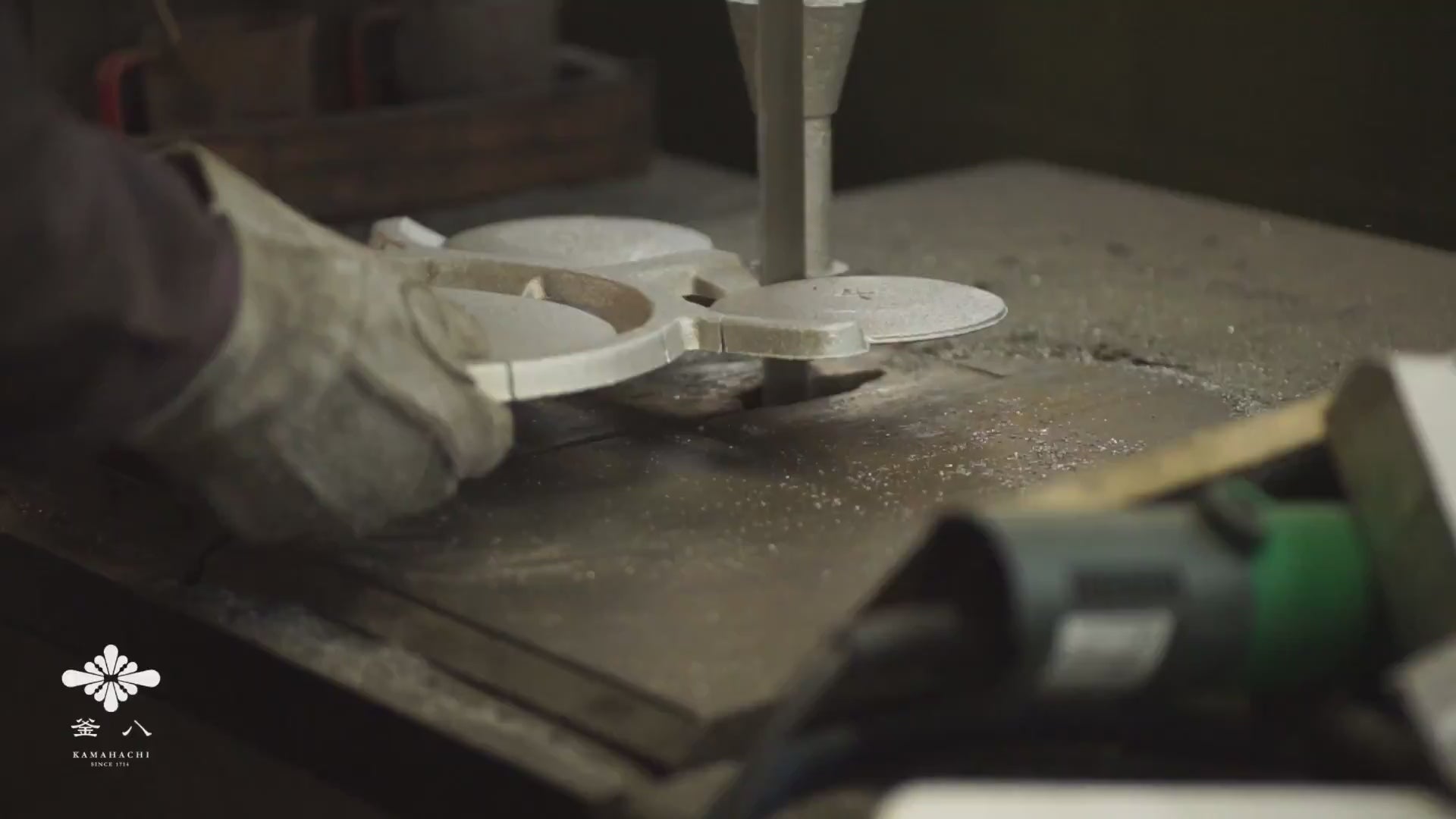 plum flower engraved | Umami Square